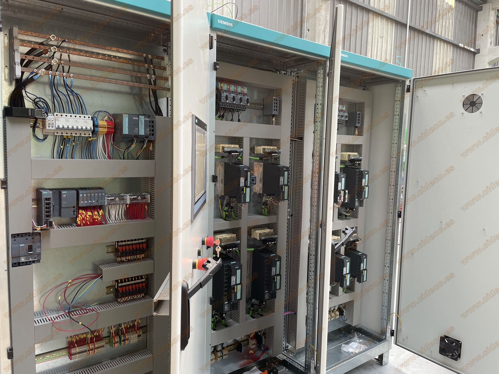 Cuadro de control de CIDECO.es en fabricación