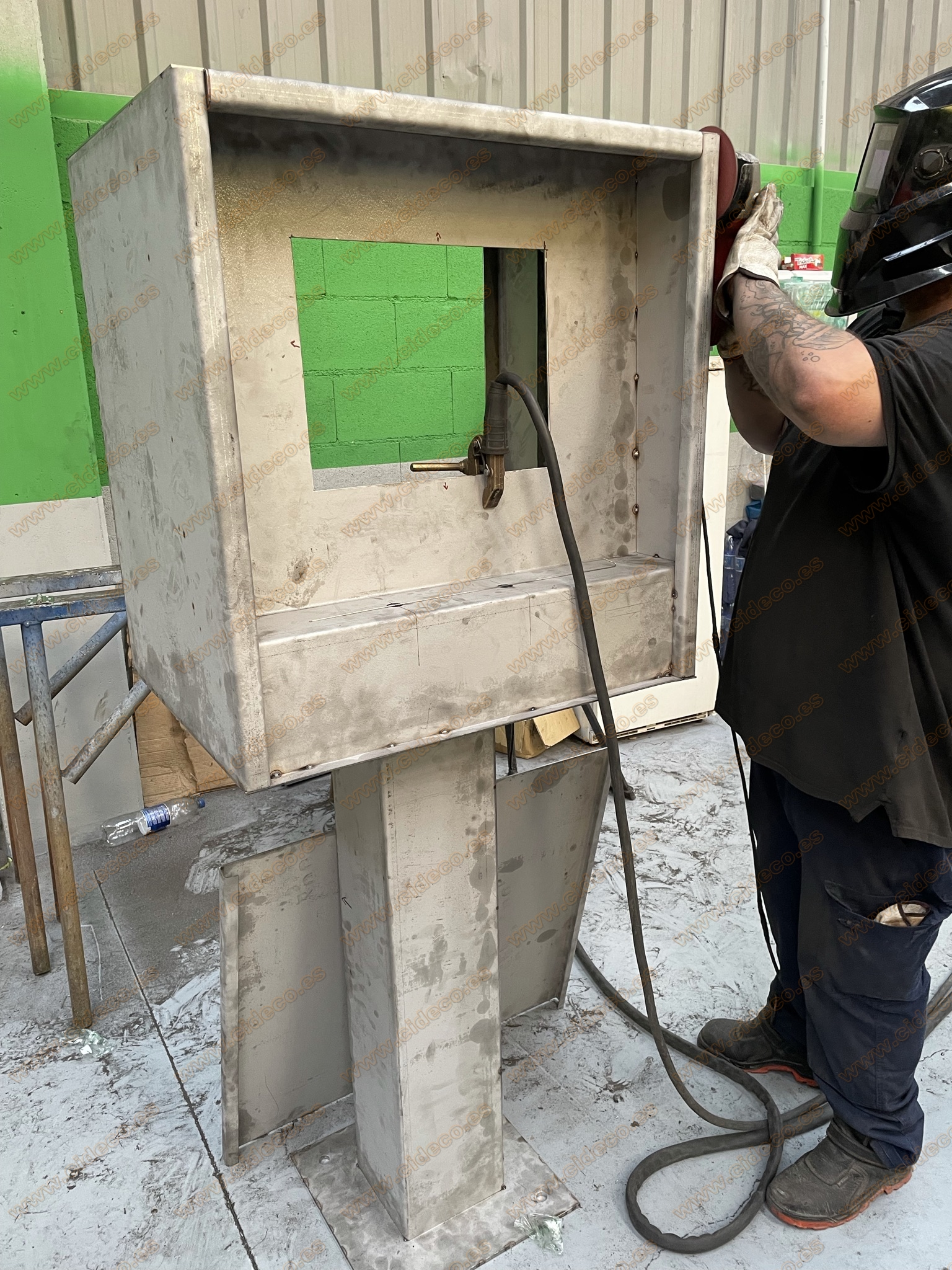 Fabricación de cajero autoservicio de CIDECO.es
